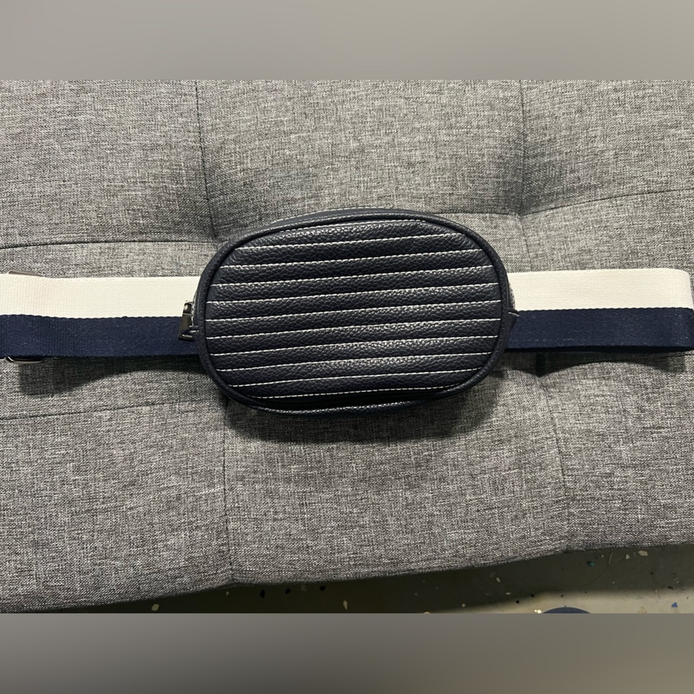 Navy blue and white Steve Madden Fanny pack/belt bag